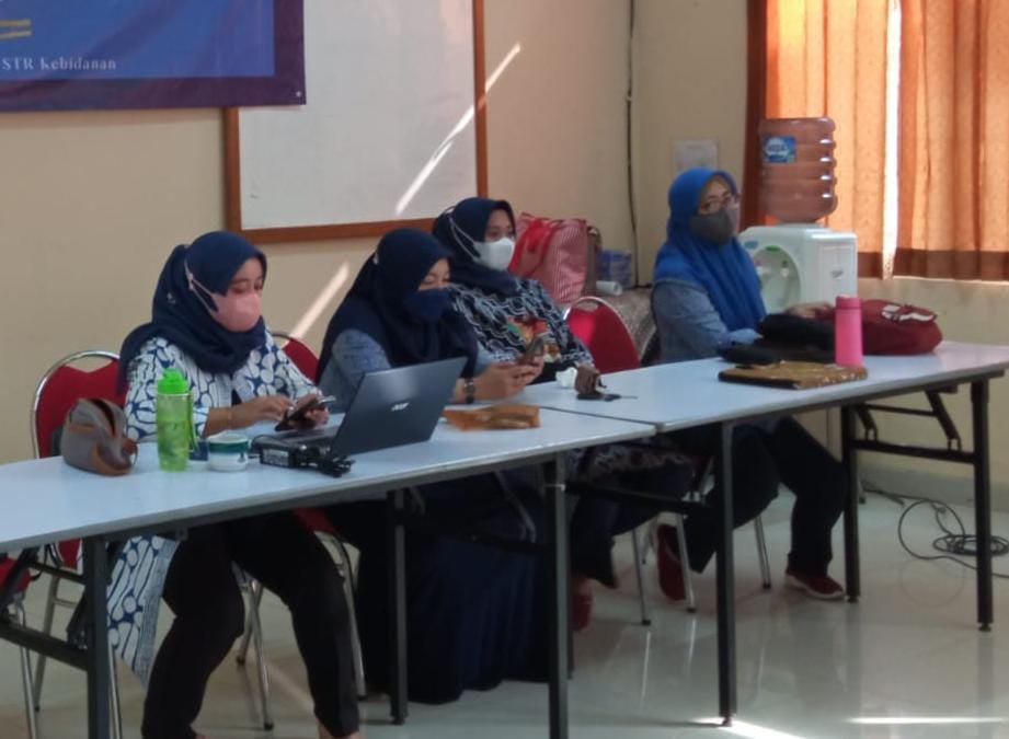 Kaprodi Sarjana Terapan Kebidanan STIKes MRHJ Membuka Acara Pembekalan PBL I dan PKK Komunitas