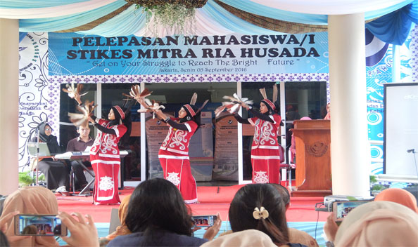 Pelepasan Mahasiswa-Mahasiswi STIKes Mitra RIA Husada 2016