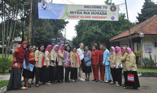 Peneliti Girl's Globe Sweden ke STIKes Mitra RIA Husada